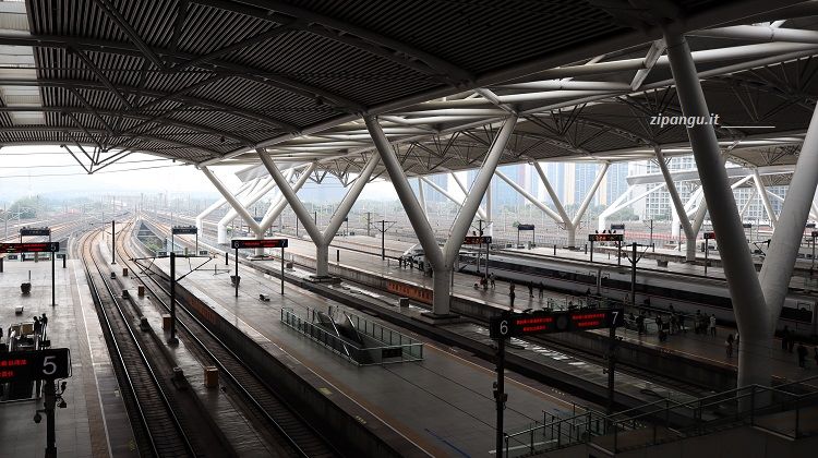 Guangzhou: Stazione di Guangzhou-Nan; treni ad alta velocità