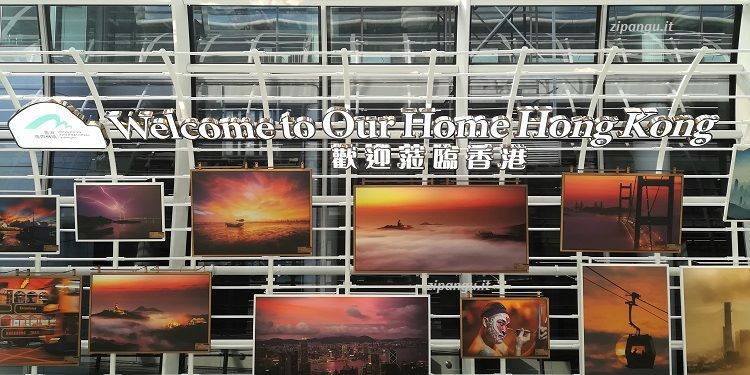 Aeroporto di Hong Kong; una mostra di fotografie tra i due terminali