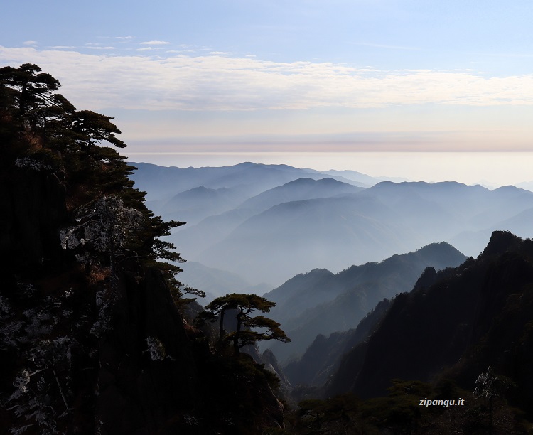 Huangshan (Monte Giallo); una veduta di prima mattina