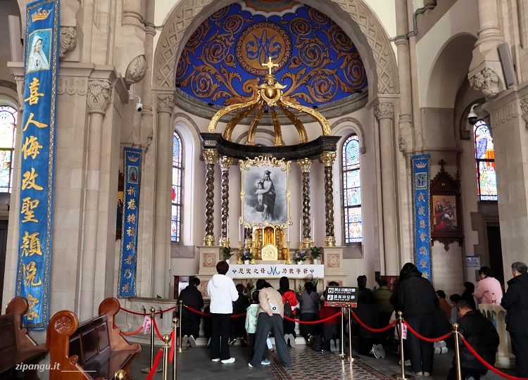 Shanghai: la Basilica di Sheshan; è su una collina lontana dal centro