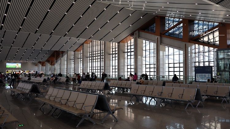 Cina; Stazione di Zhangjiajie Xi; sala d'attesa