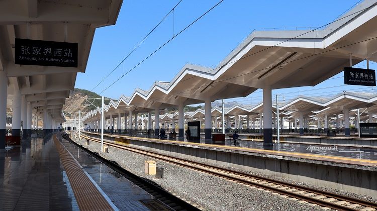 Cina: Stazione di Zhangjiajie Ovest (Zhangjiajie Xi)