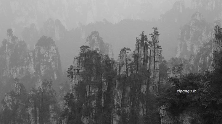 Montagne in Cina: Zhangjiajie; Parco Forestale Nazionale di Wulingyuan; Monte Tianzi; i Pennelli Imperiali (Yubifeng)