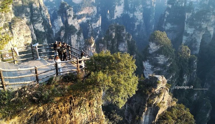 Zhangjiajie (Hunan): località di Yuanjiajie; una terrazza panoramica