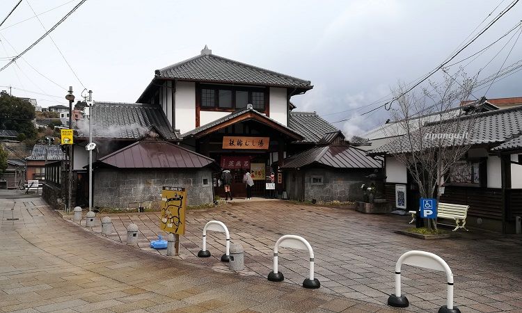 Cosa fare a Beppu: uno stabilimento con bagni di vapore alle erbe (sekisho)