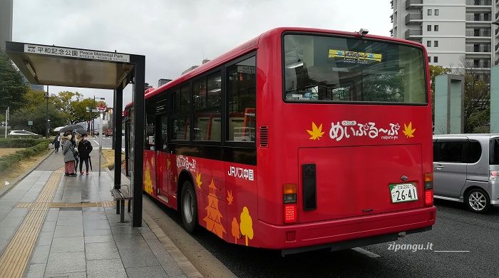 Hiroshima; un autobus delle linee circolari Meipuru (JR)