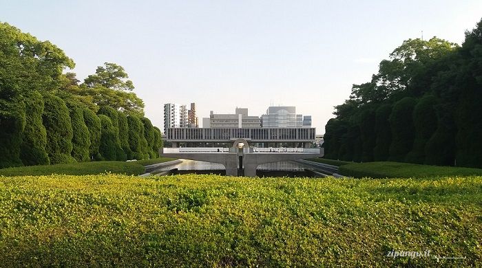 Hiroshima: Museo del Memoriale della Pace; l'edificio del museo e il parco