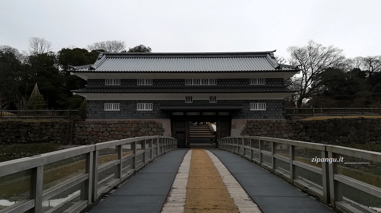 Due giorni a Kanazawa; visita al castello; uno dei portali di accesso ricostruiti