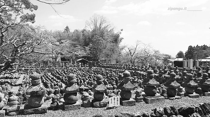 Giappone: Kyoto Viaggio a Kyoto di 8 giorni; percorso fuori dei sentieri turistici più comuni: visita all'Adashino-Nembutsu-Ji
