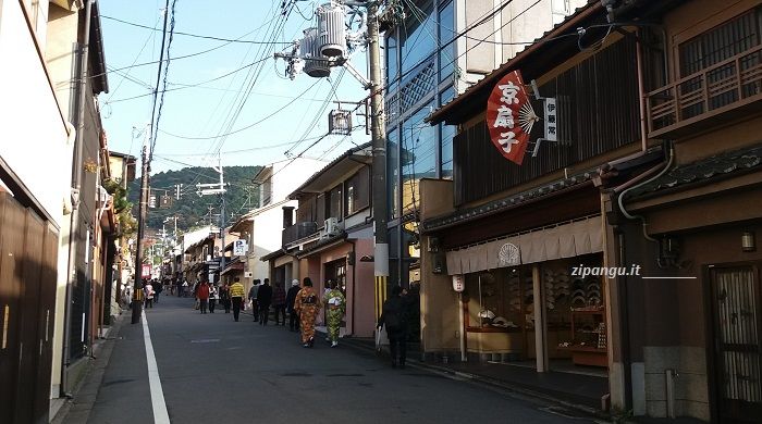 Tempio Kiyomizu-Dera (Kyoto): sentiero di accesso