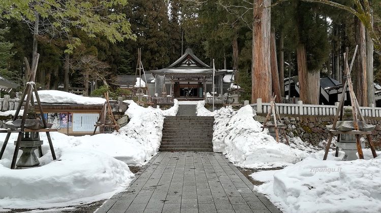 Hida-Furukawa: un santuario scintoista immerso in un bosco