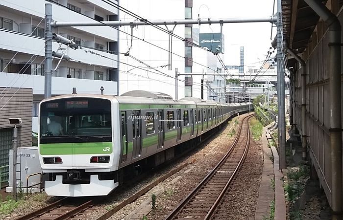 Itinerari a Tokyo: un treno della Linea Yamanote