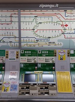 Stazione di Ueno: macchinette per l'acquisto dei biglietti del treno