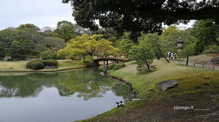 Giardino Rikugi-En: panorama dello stagno centrale