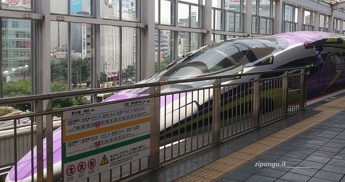 Giappone: banchina della Stazione di Okayama Come salire sui treni ad alta velocità (shinkansen) in Giappone: indicazioni sulle banchine