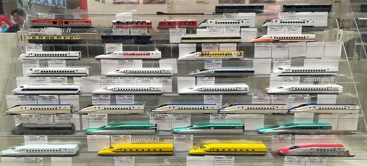 Kyoto: negozio di ferromodellismo; modellini di shinkansen