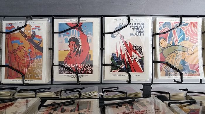 Cosa comprare in Vietnam: cartoline della propaganda