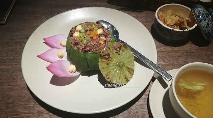 Il loto, pianta molto usata nella cucina del Vietnam