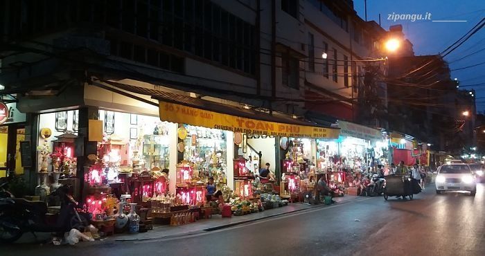 Quartieri di Hanoi da vedere: le vie del Quartiere Vecchio, Via Hang Quat