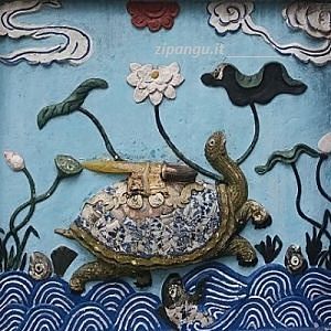 Hanoi: tempio Den Ngoc Son, decorazione all'ingresso