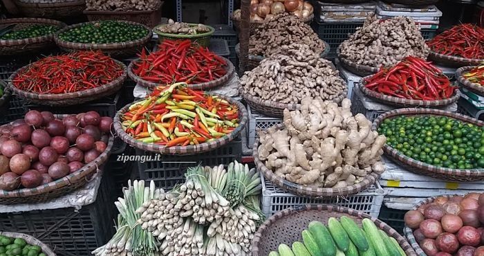 Cosa fare nel Quartiere Vecchio di Hanoi: visitare il Mercato di Dong Xuan