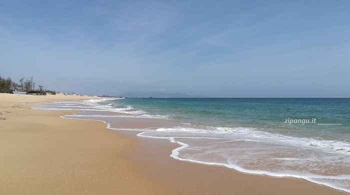 Belle spiagge in Vietnam rovinate dalla spazzatura: Son Hai