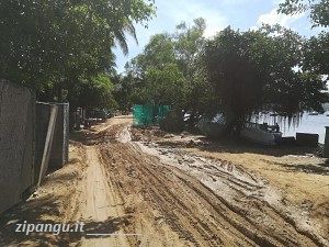 Una strada fangosa vicino a Song Cau