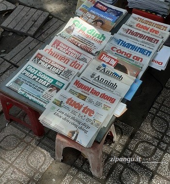Vietnam: un venditore di giornali